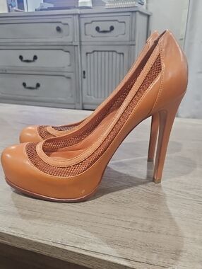 Pour La Victoire saddle leather platform heels size 8